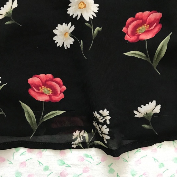 FOREVER 21 Cropped Floral Rose Blouse M Fit Black Red White Flare Out Cuffs - Picture 13 of 16